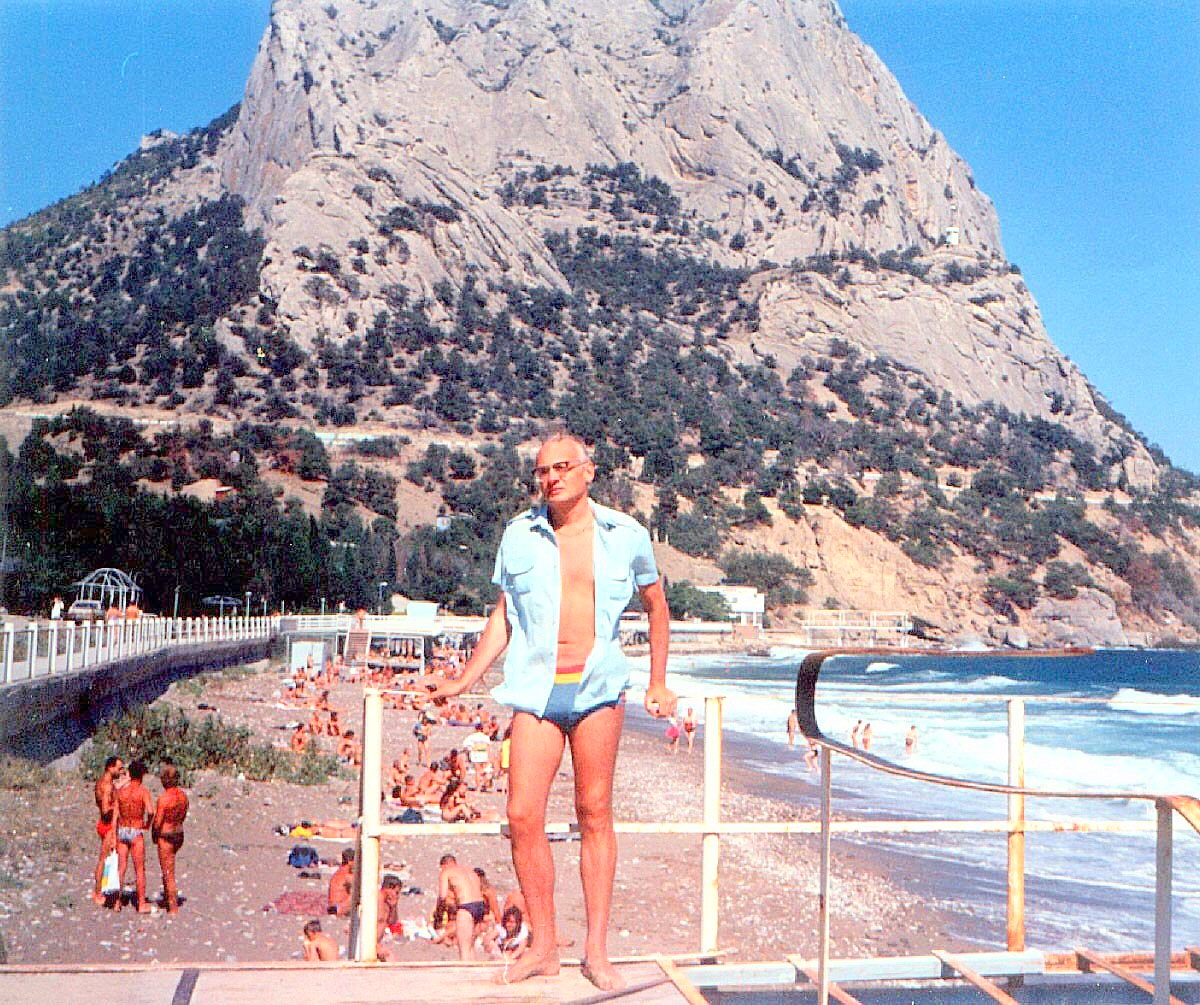 This image is created in 1994 
with use of mirror camera Zenit-E
